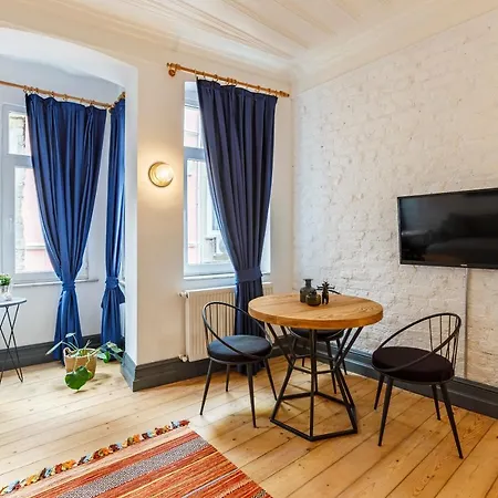 Apartment 1 Bedroom Renovated House In Taksim *